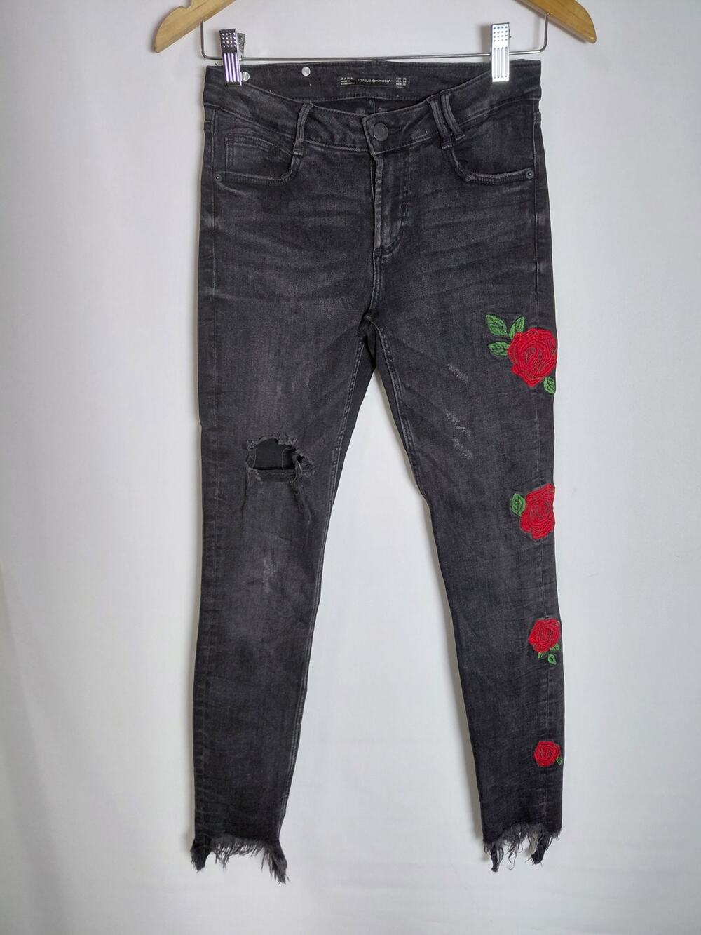 ZARA Trafaluc denimwear Embroidered Rose Skinny Jeans Size 4